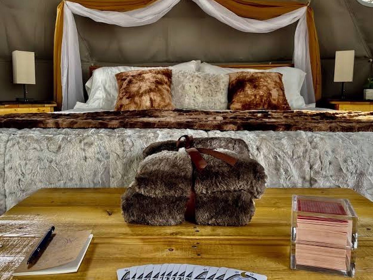 2-person Glamping Dome with Huge bay window and private bathroom!