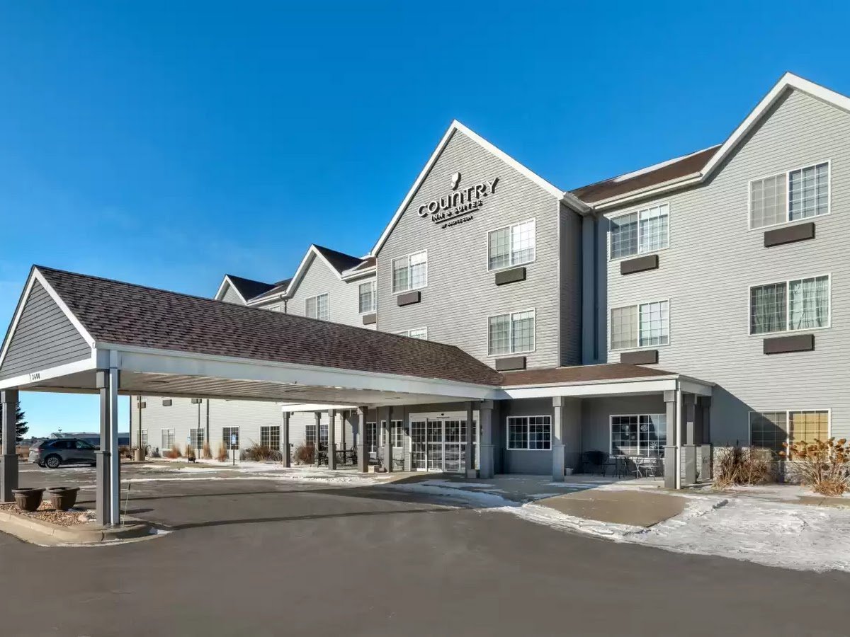 Country Inn & Suites by Radisson, Watertown, SD