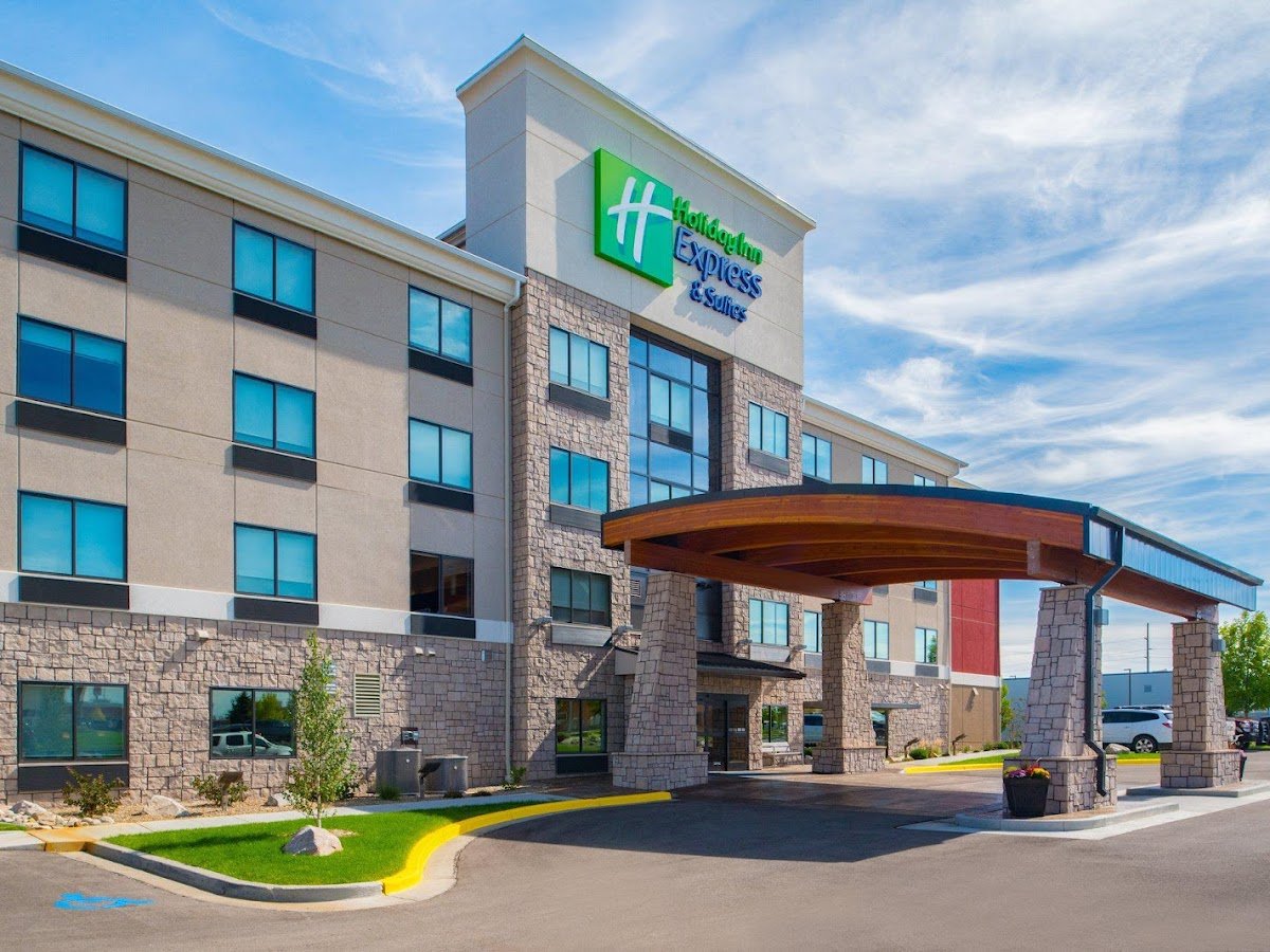 Holiday Inn Express & Suites Bismarck by IHG