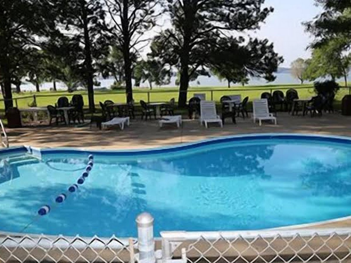 Lewis & Clark Resort