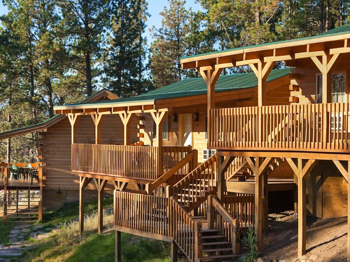 Rock Crest Lodge & Cabins