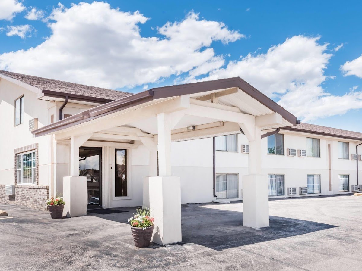 Super 8 by Wyndham Belle Fourche SD photo 1