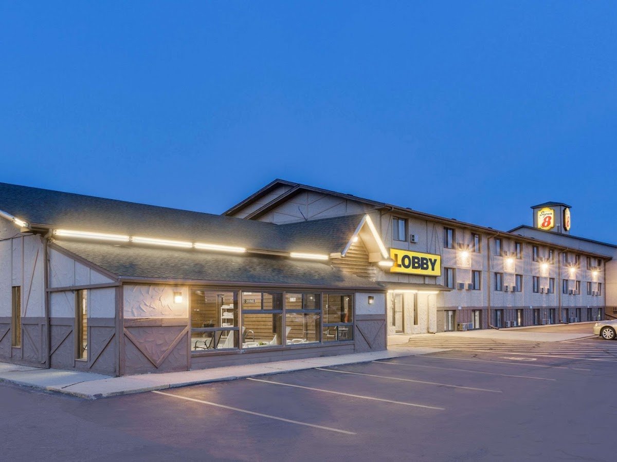 Super 8 by Wyndham Mitchell photo 1