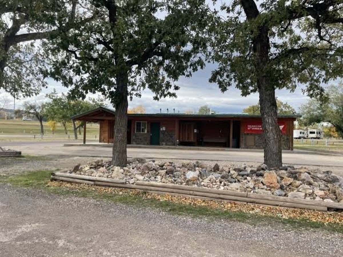 Unique Glamping tent with 2 twin beds in Sturgis South Dakota